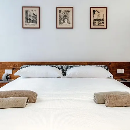 Lo Storico - The House Of Travelers Appartamento